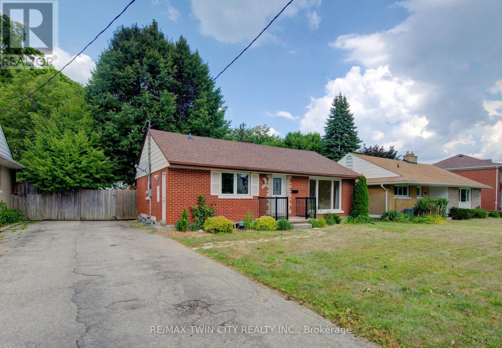 28 JACK AVENUE, Kitchener, Ontario