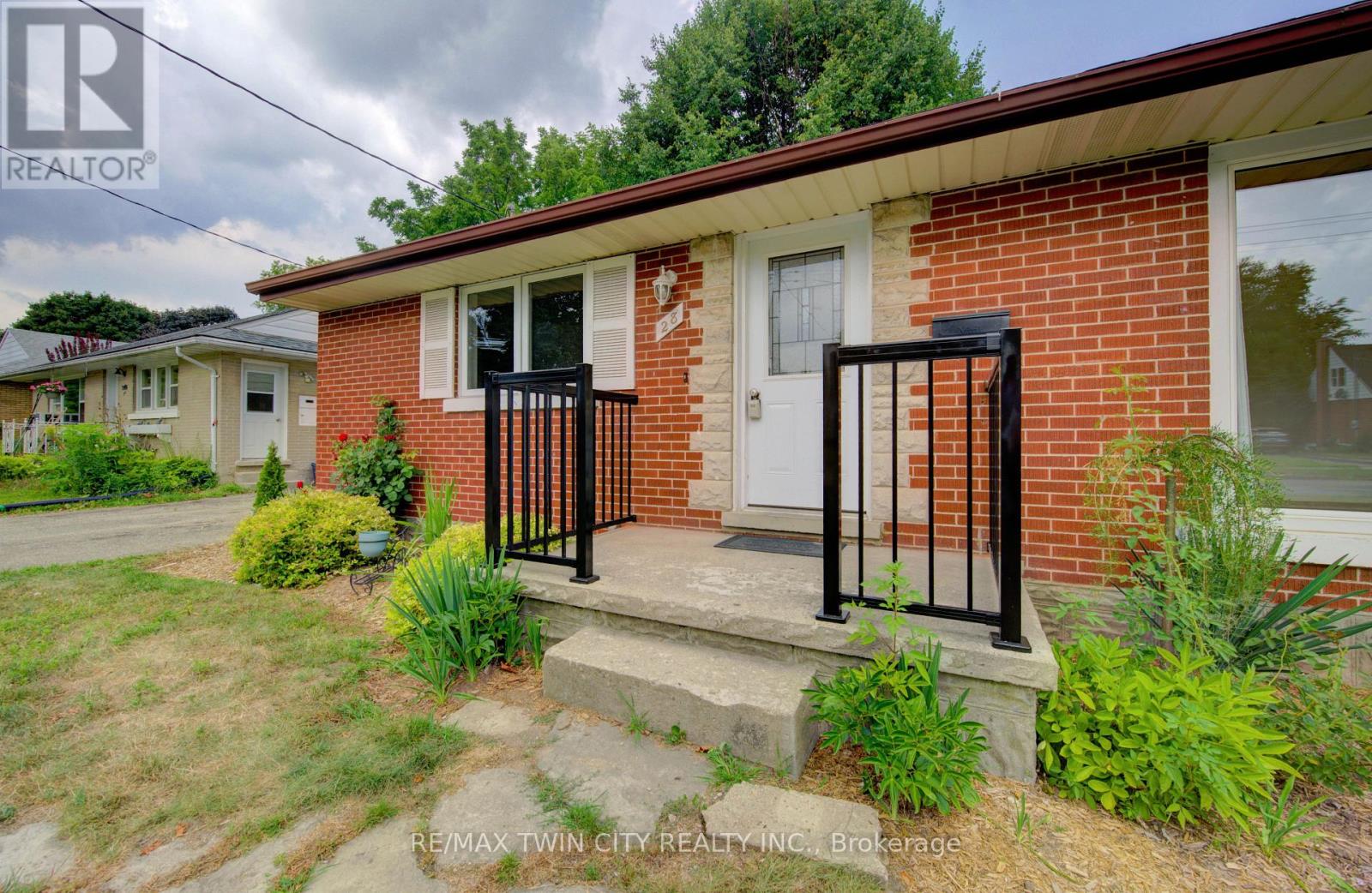 28 Jack Avenue, Kitchener, Ontario  N2M 1Z8 - Photo 4 - X12512708
