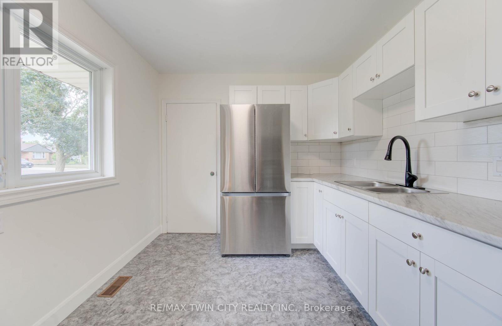 28 Jack Avenue, Kitchener, Ontario  N2M 1Z8 - Photo 8 - X12512708