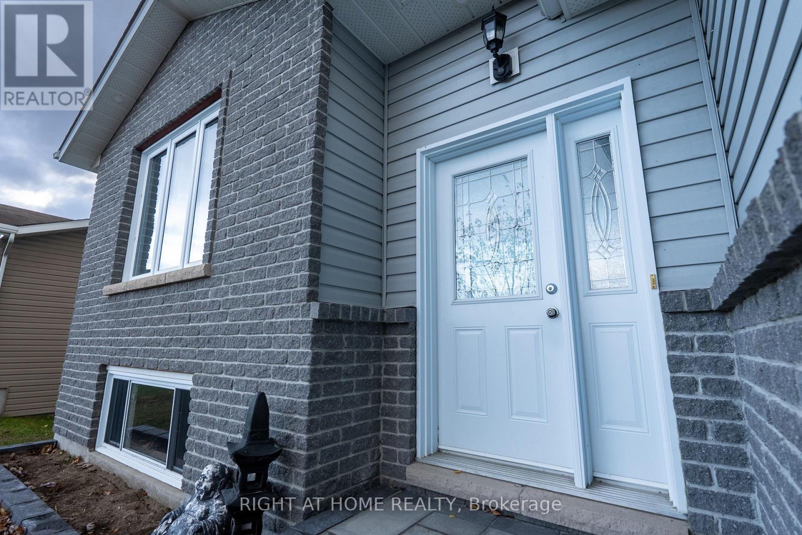 590 Demers Street, West Nipissing, Ontario  P2B 0A1 - Photo 2 - X12512740