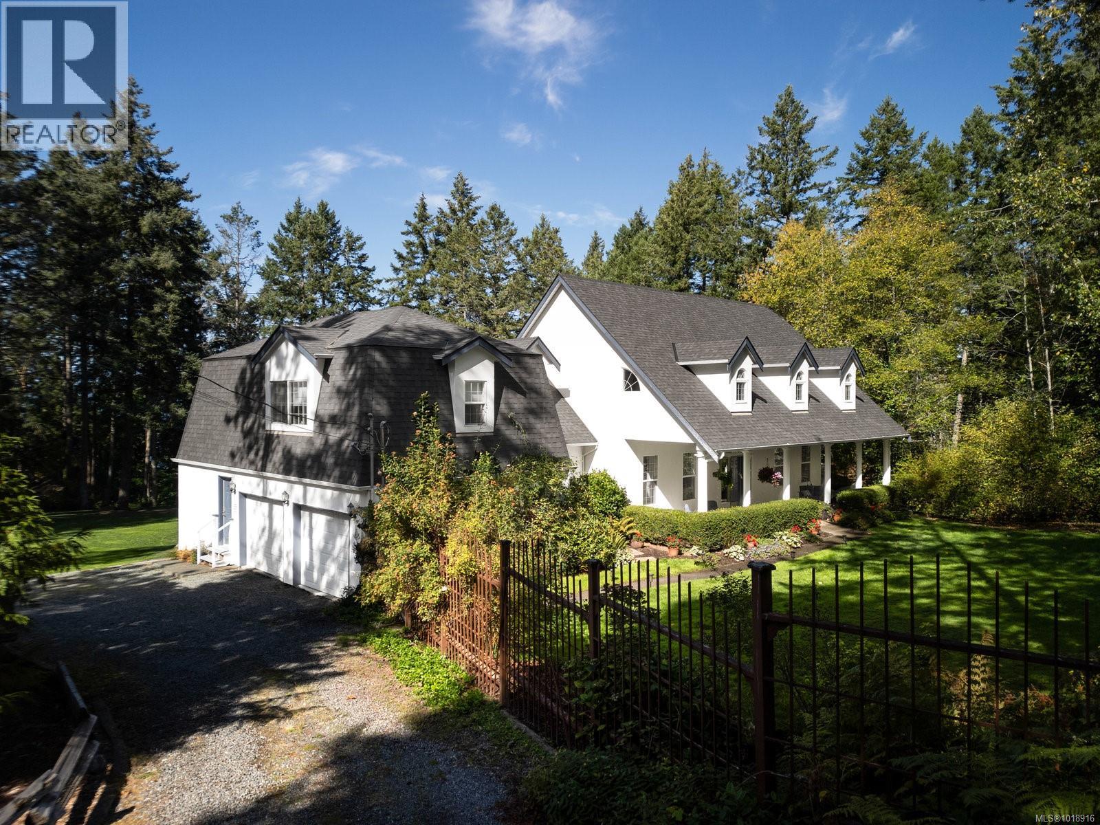 560 Salmon Rd, North Saanich, British Columbia