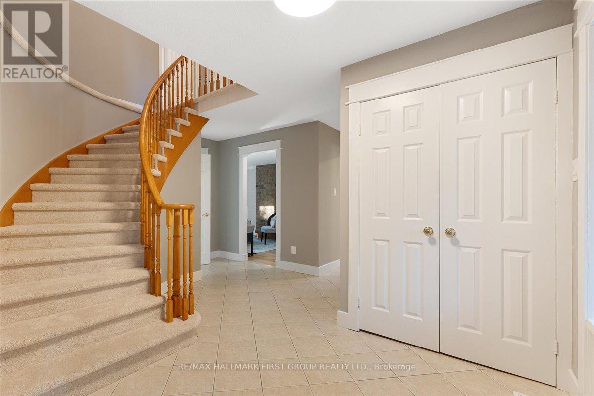 1239 Fieldstone Circle, Pickering, Ontario  L1X 1B9 - Photo 3 - E12512784