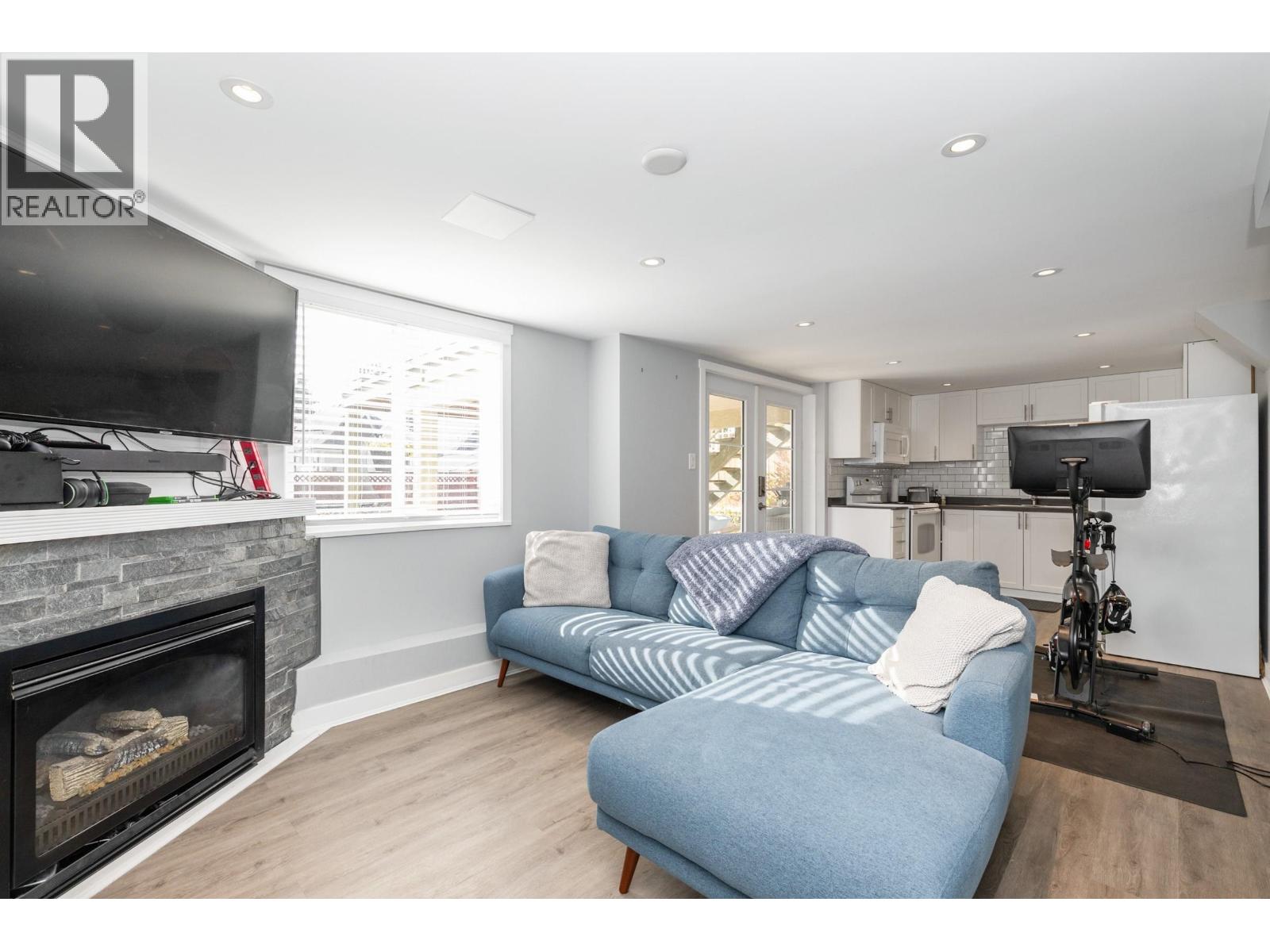 1020 Stewart Avenue, Coquitlam, British Columbia  V3K 2N6 - Photo 18 - R3059197