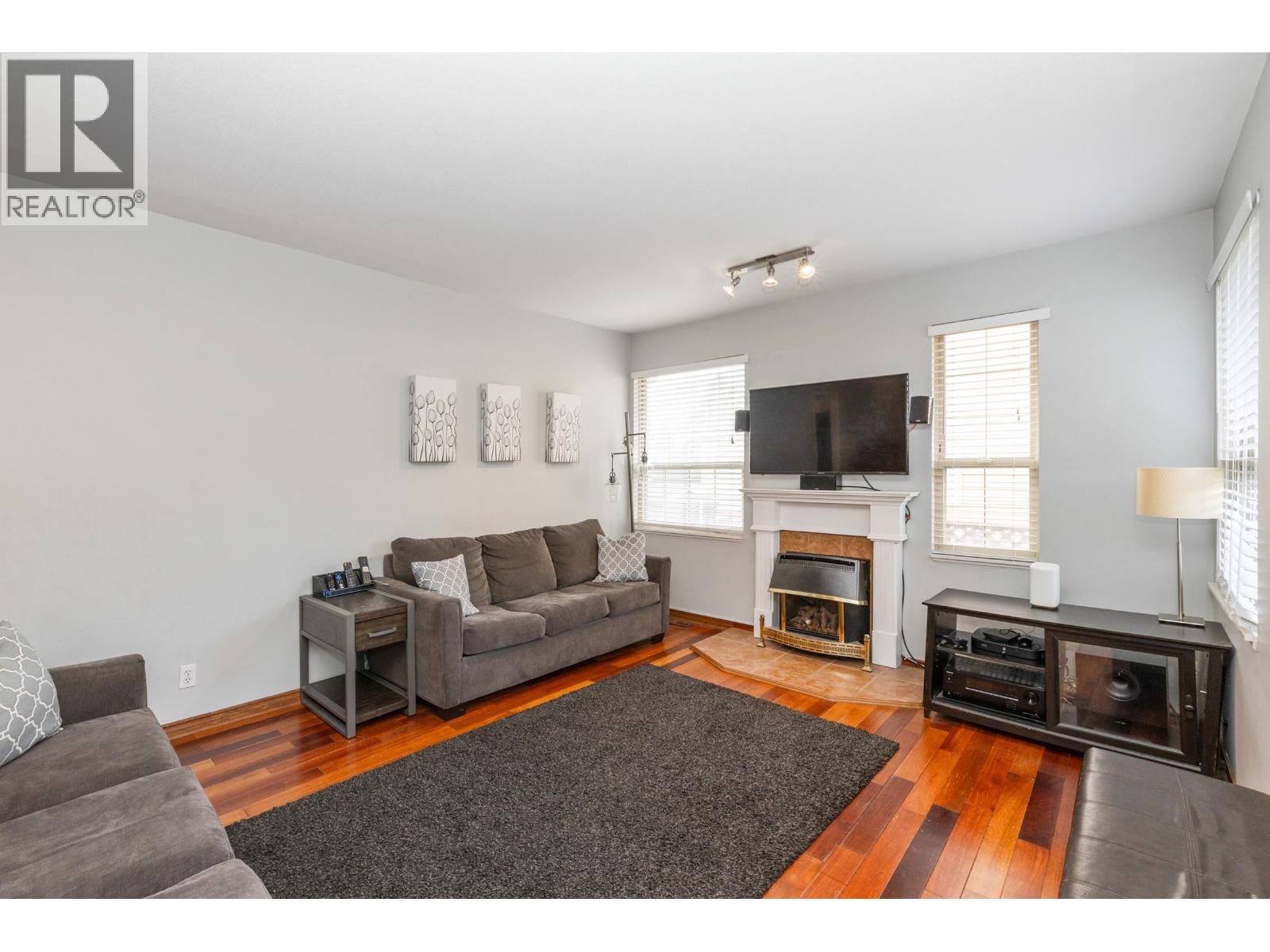 1020 Stewart Avenue, Coquitlam, British Columbia  V3K 2N6 - Photo 2 - R3059197