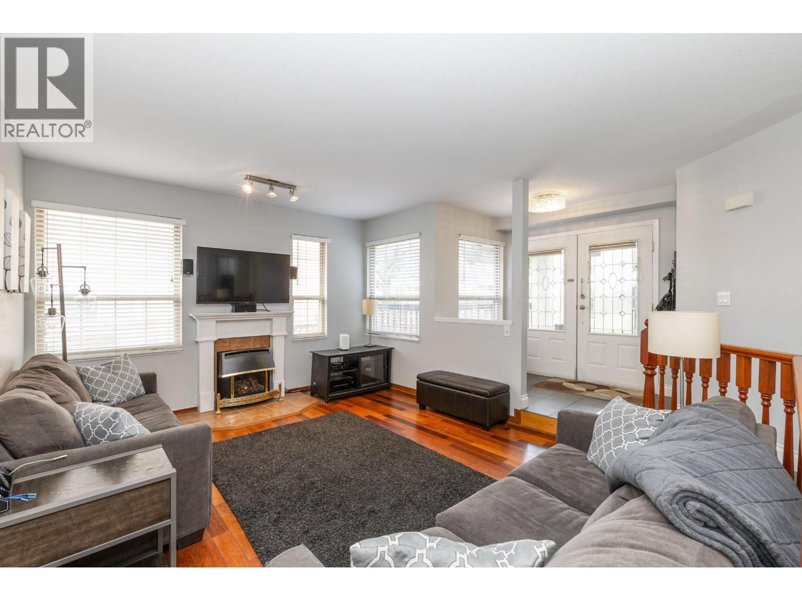 1020 Stewart Avenue, Coquitlam, British Columbia  V3K 2N6 - Photo 4 - R3059197