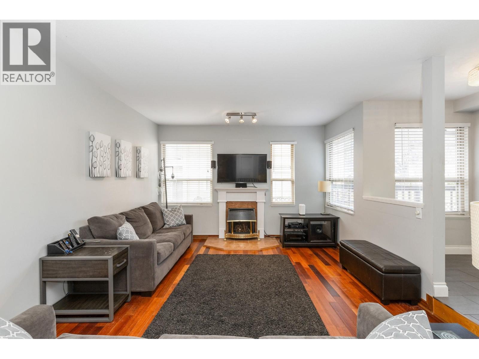 1020 Stewart Avenue, Coquitlam, British Columbia  V3K 2N6 - Photo 3 - R3059197