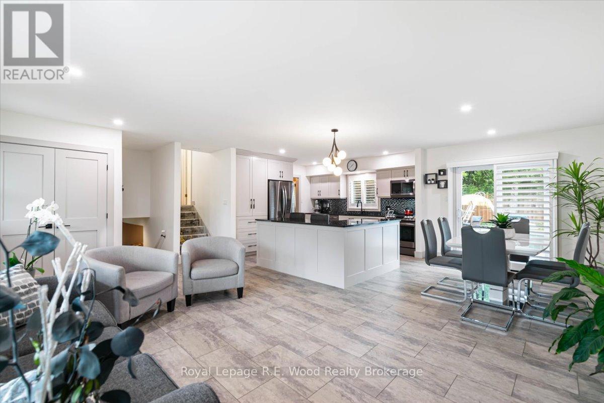 32 Devon Court, Tillsonburg, Ontario  N4G 4K6 - Photo 2 - X12427789