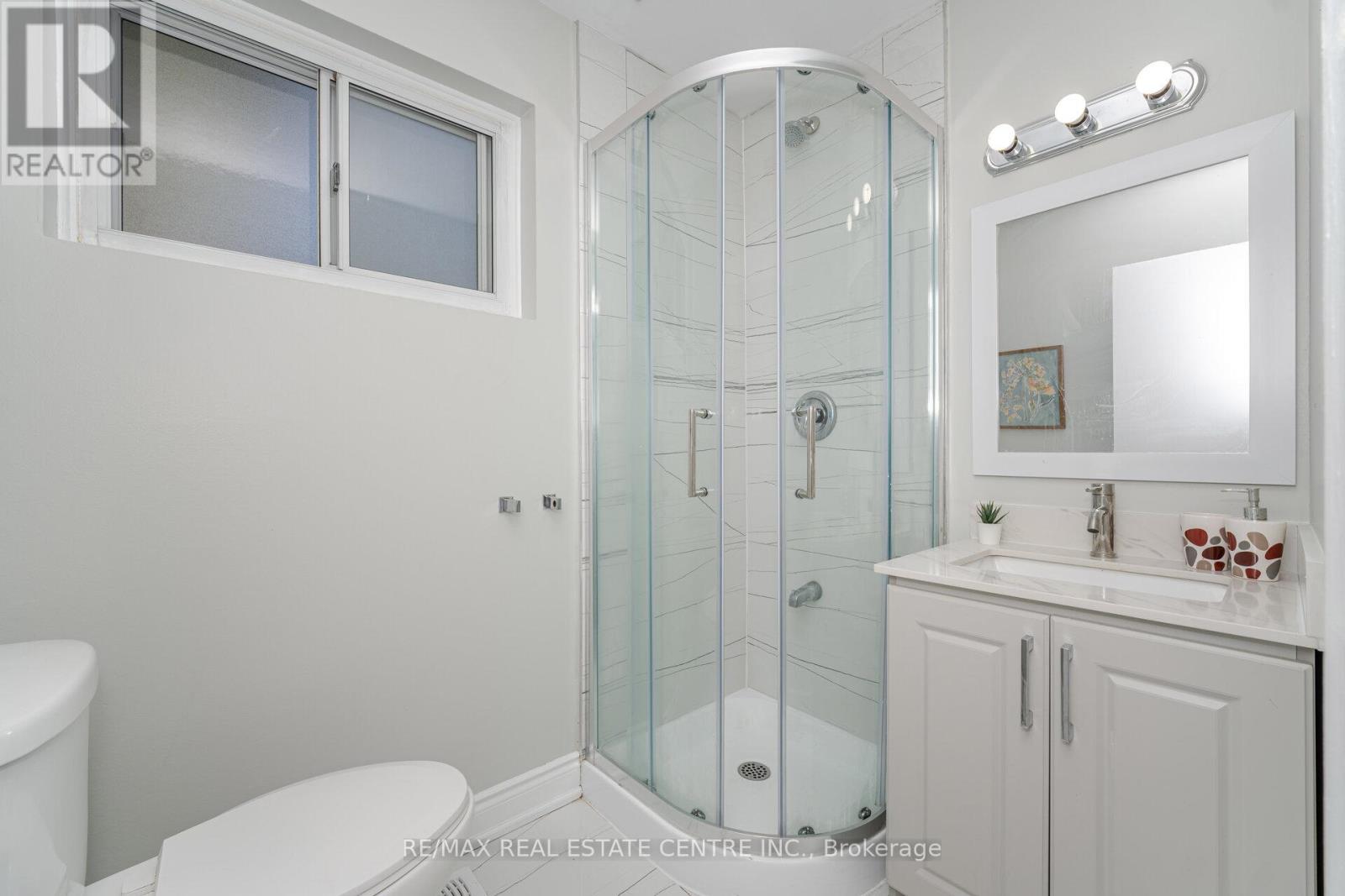 34 Windermere Court, Brampton, Ontario  L6X 2L6 - Photo 29 - W12436072