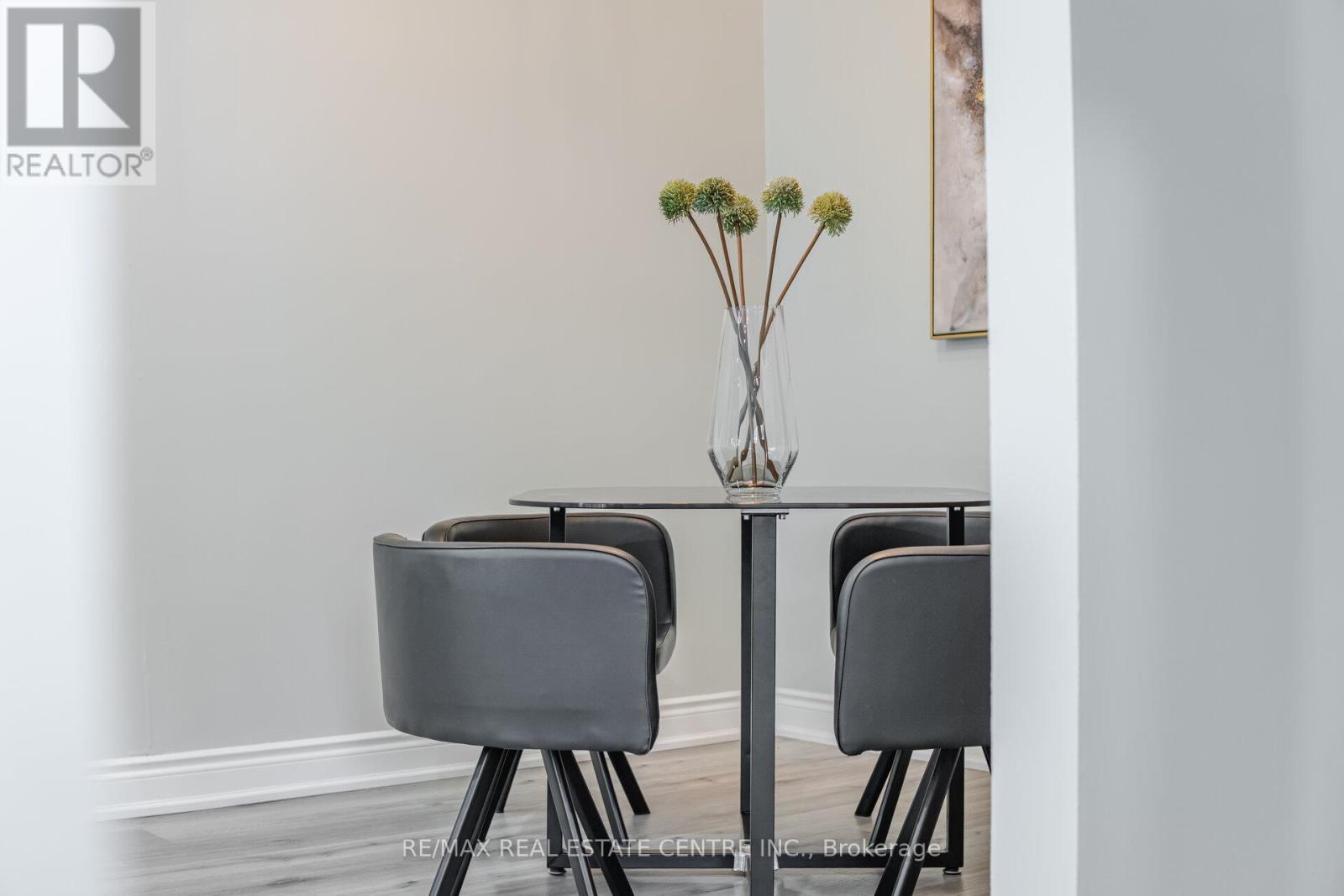 34 Windermere Court, Brampton, Ontario  L6X 2L6 - Photo 9 - W12436072