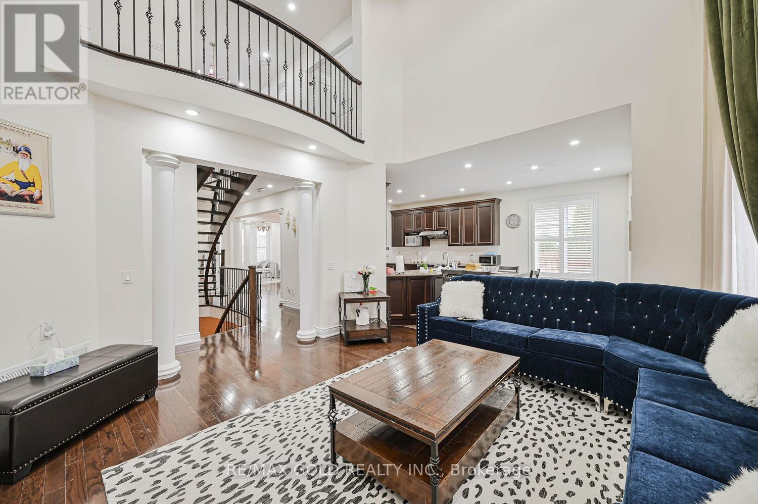 37 Scotchmere Crescent, Brampton, Ontario  L6P 3A6 - Photo 16 - W12492052