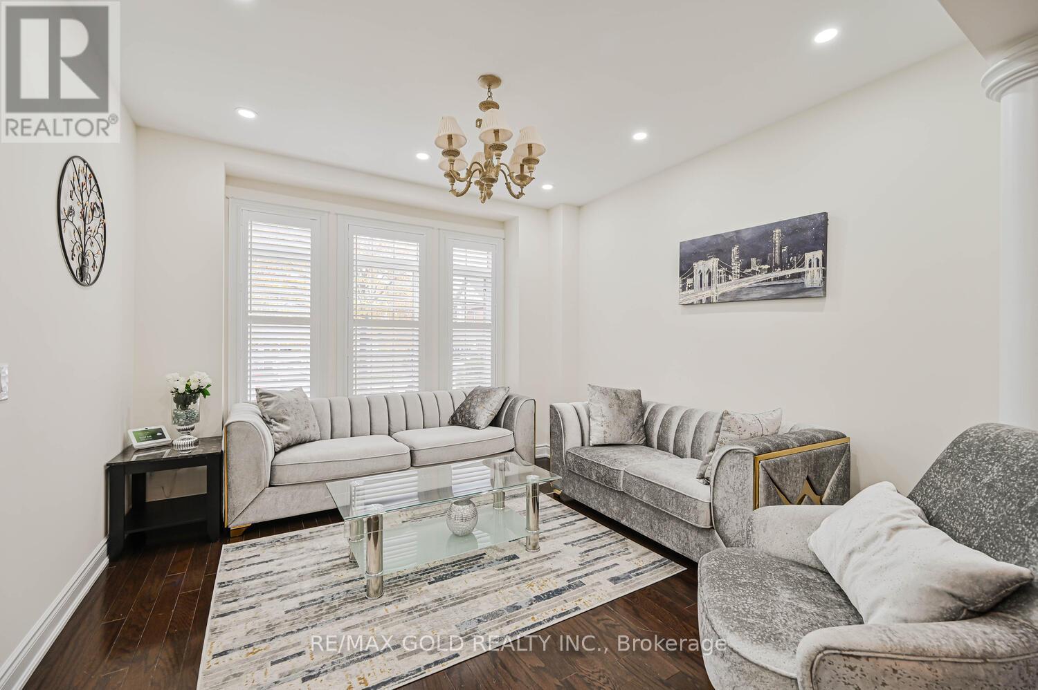 37 Scotchmere Crescent, Brampton, Ontario  L6P 3A6 - Photo 5 - W12492052