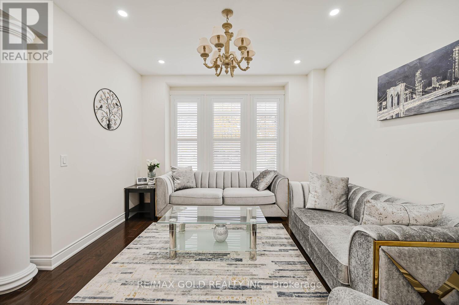 37 Scotchmere Crescent, Brampton, Ontario  L6P 3A6 - Photo 6 - W12492052