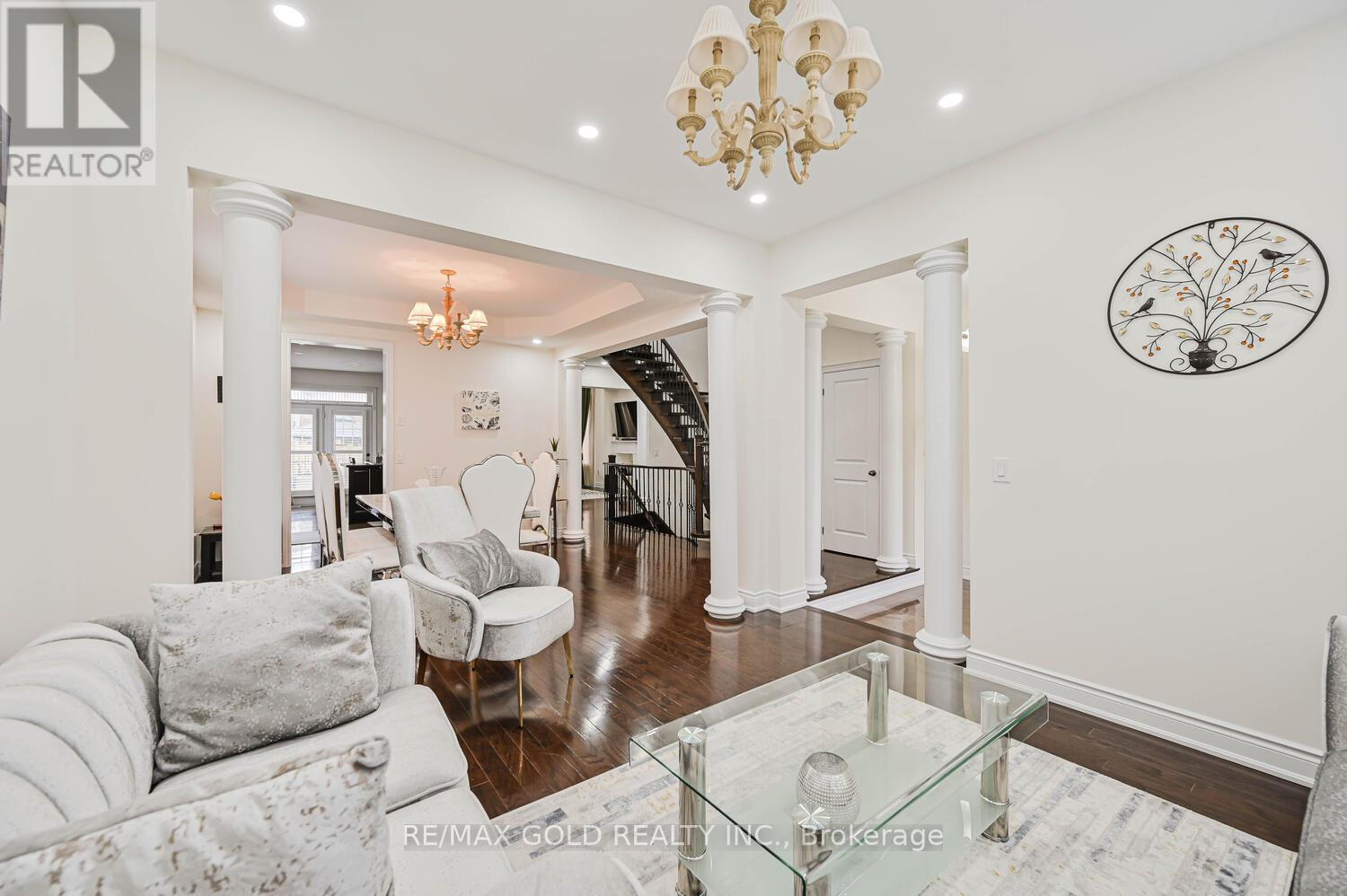 37 Scotchmere Crescent, Brampton, Ontario  L6P 3A6 - Photo 8 - W12492052