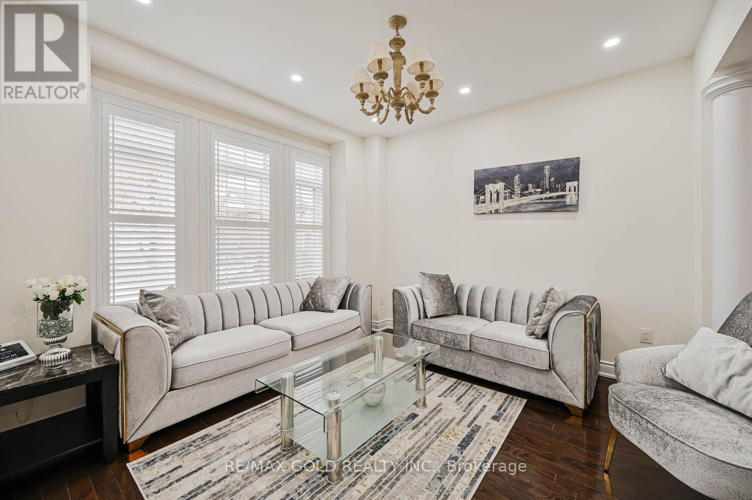 37 Scotchmere Crescent, Brampton, Ontario  L6P 3A6 - Photo 7 - W12492052