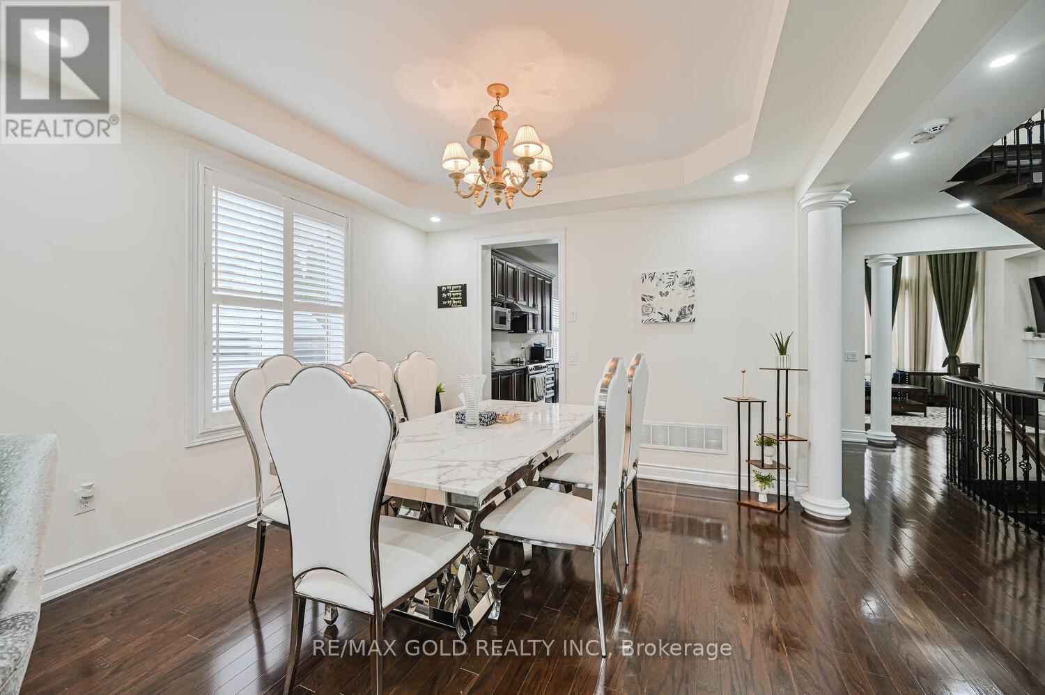 37 Scotchmere Crescent, Brampton, Ontario  L6P 3A6 - Photo 9 - W12492052