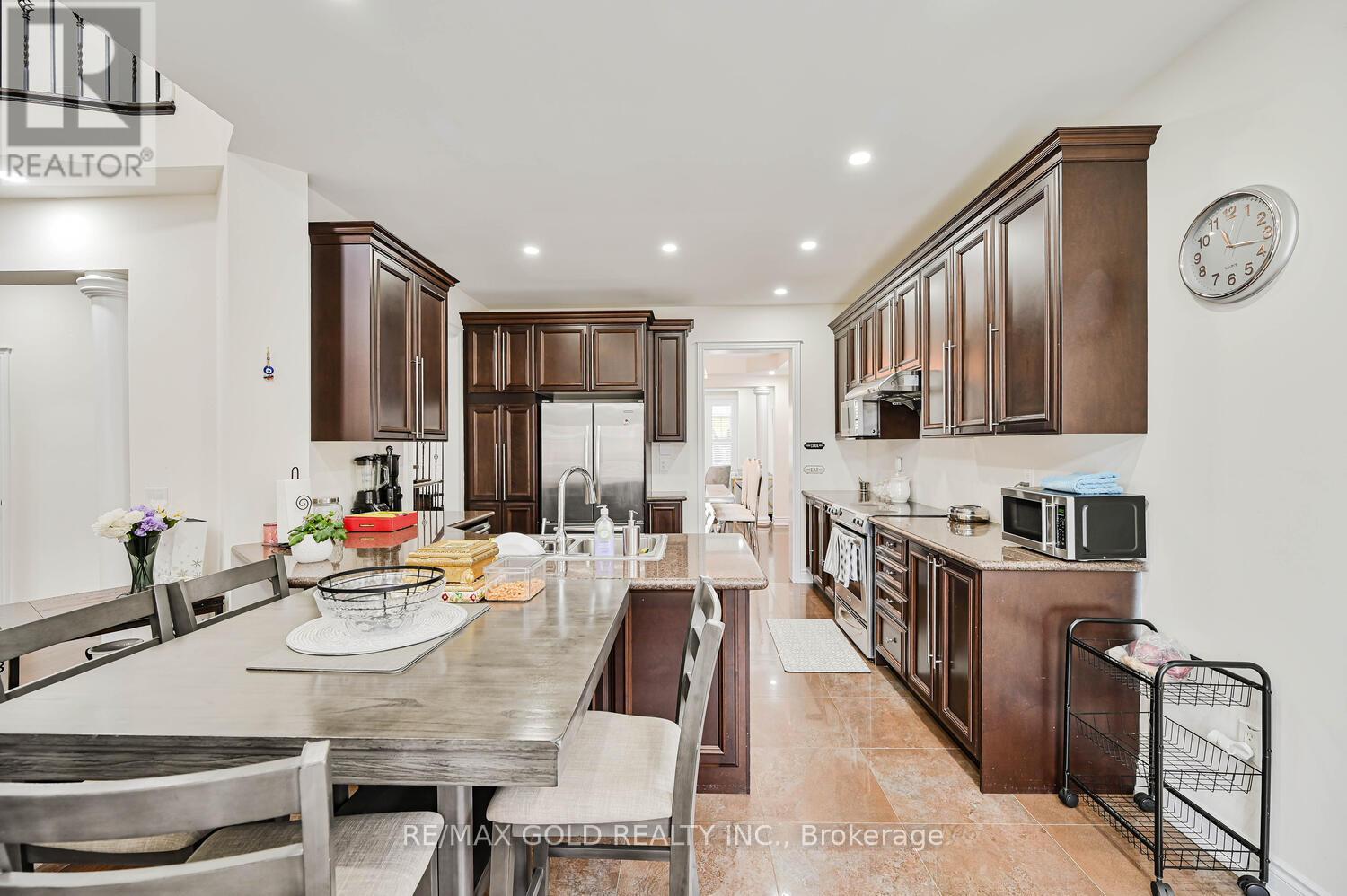 37 Scotchmere Crescent, Brampton, Ontario  L6P 3A6 - Photo 18 - W12492052