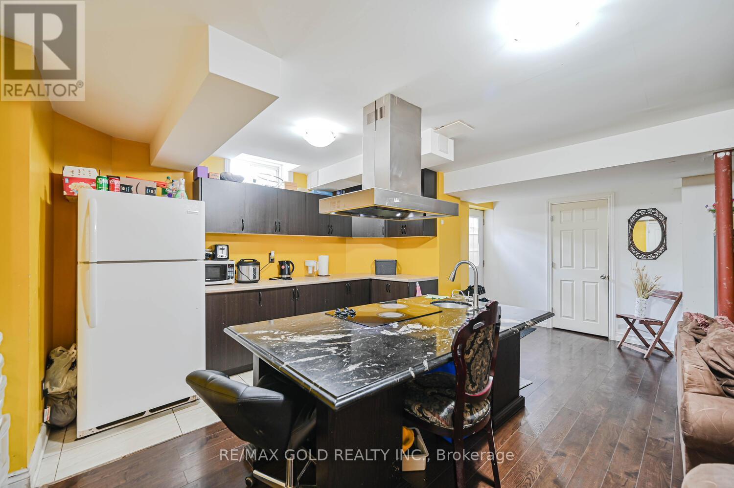 37 Scotchmere Crescent, Brampton, Ontario  L6P 3A6 - Photo 41 - W12492052