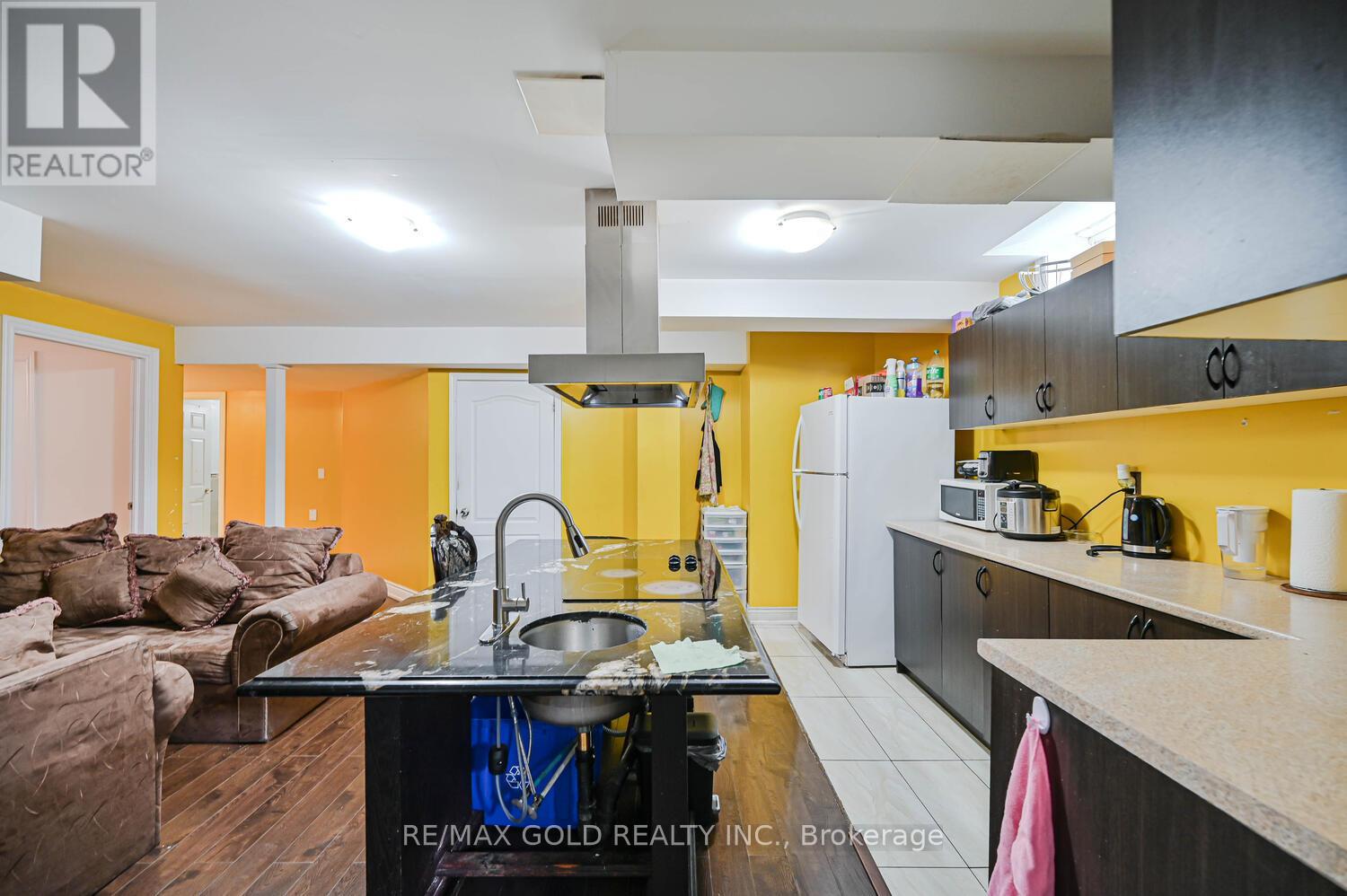 37 Scotchmere Crescent, Brampton, Ontario  L6P 3A6 - Photo 42 - W12492052