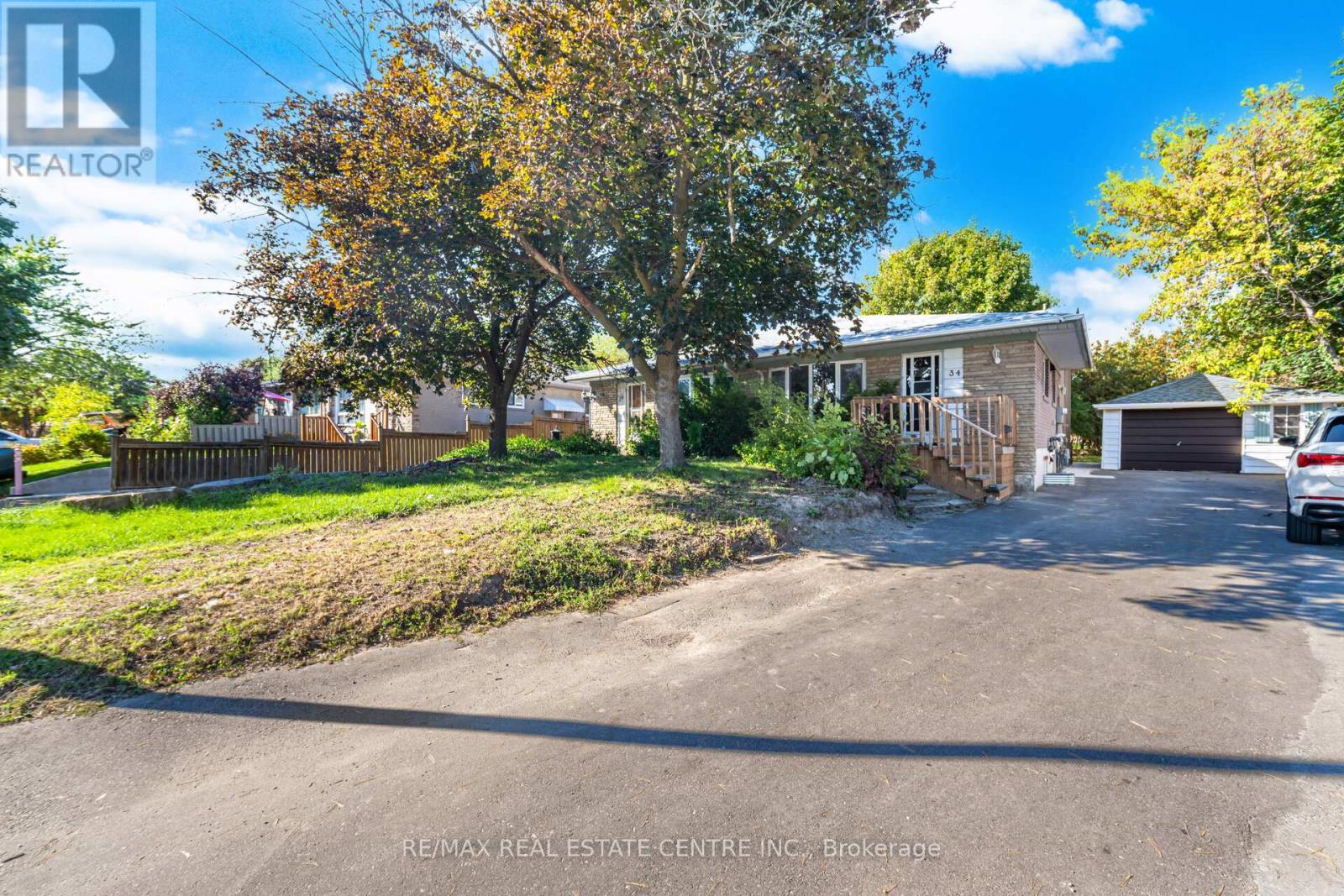 34 Windermere Court, Brampton, Ontario  L6X 2L6 - Photo 2 - W12436072