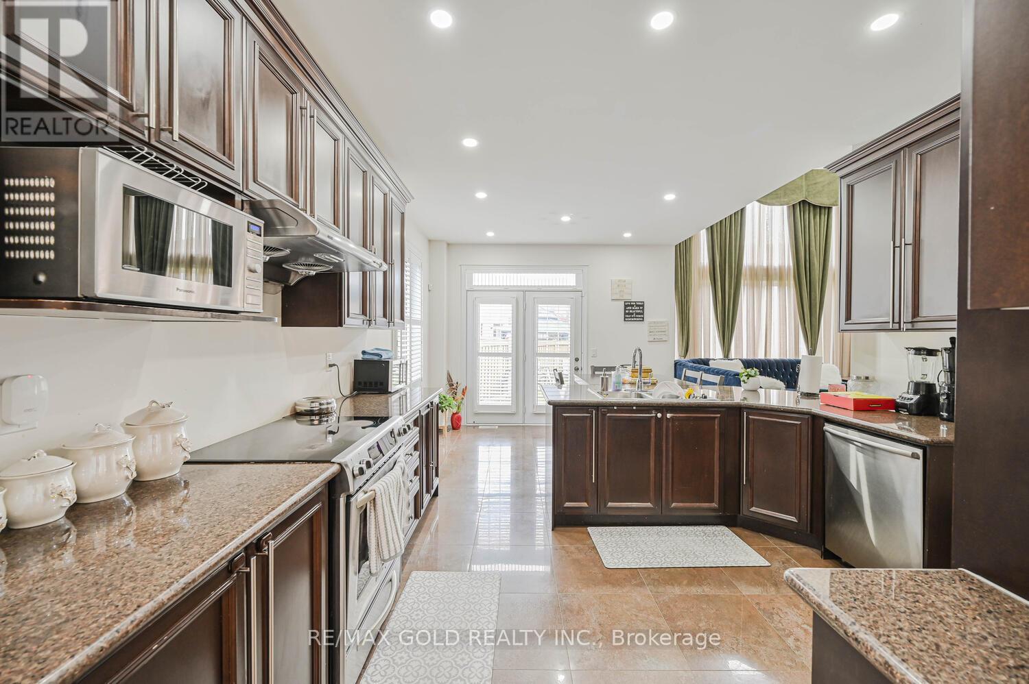 37 Scotchmere Crescent, Brampton, Ontario  L6P 3A6 - Photo 20 - W12492052