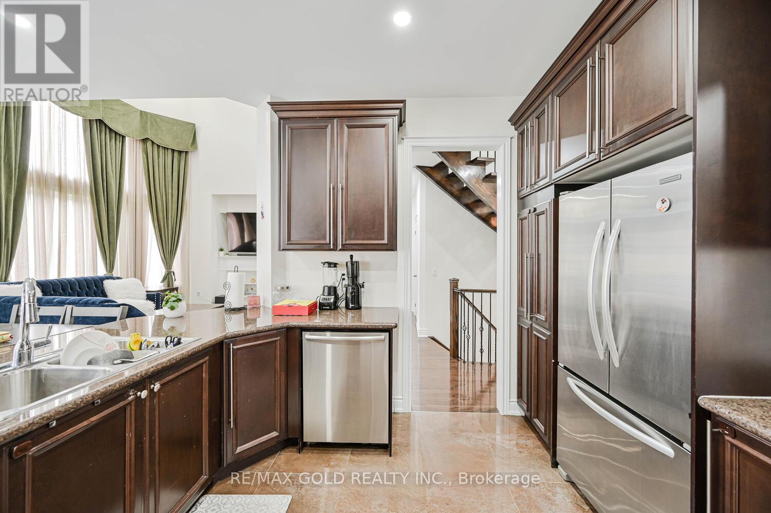 37 Scotchmere Crescent, Brampton, Ontario  L6P 3A6 - Photo 21 - W12492052