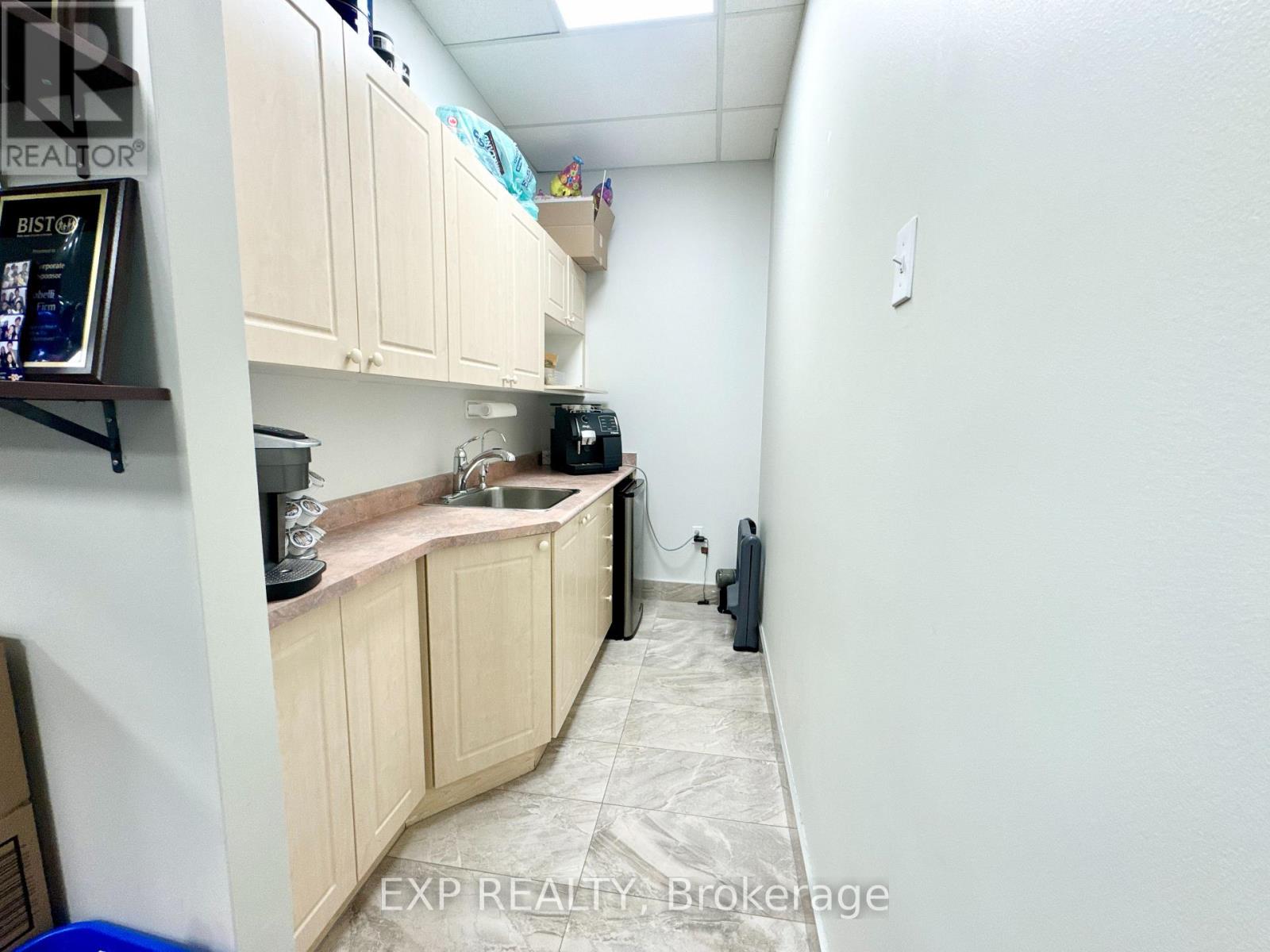 303a - 15 Wertheim Ct Court, Richmond Hill, Ontario  L4B 3H7 - Photo 13 - N12512772