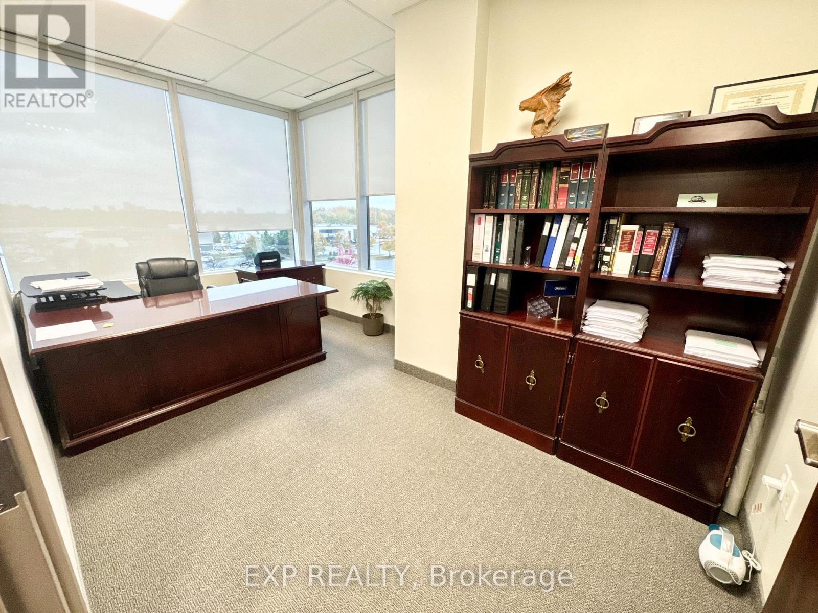 303a - 15 Wertheim Ct Court, Richmond Hill, Ontario  L4B 3H7 - Photo 4 - N12512772