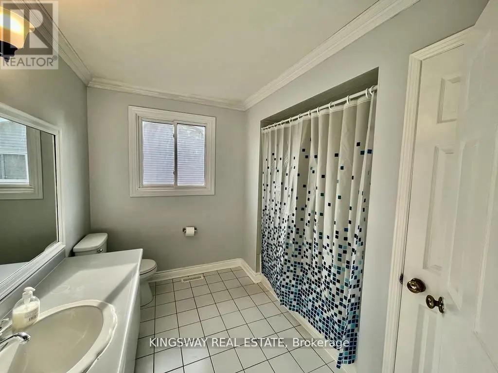 325 Salisbury Lane, Newmarket, Ontario  L3Y 8A6 - Photo 15 - N12512858