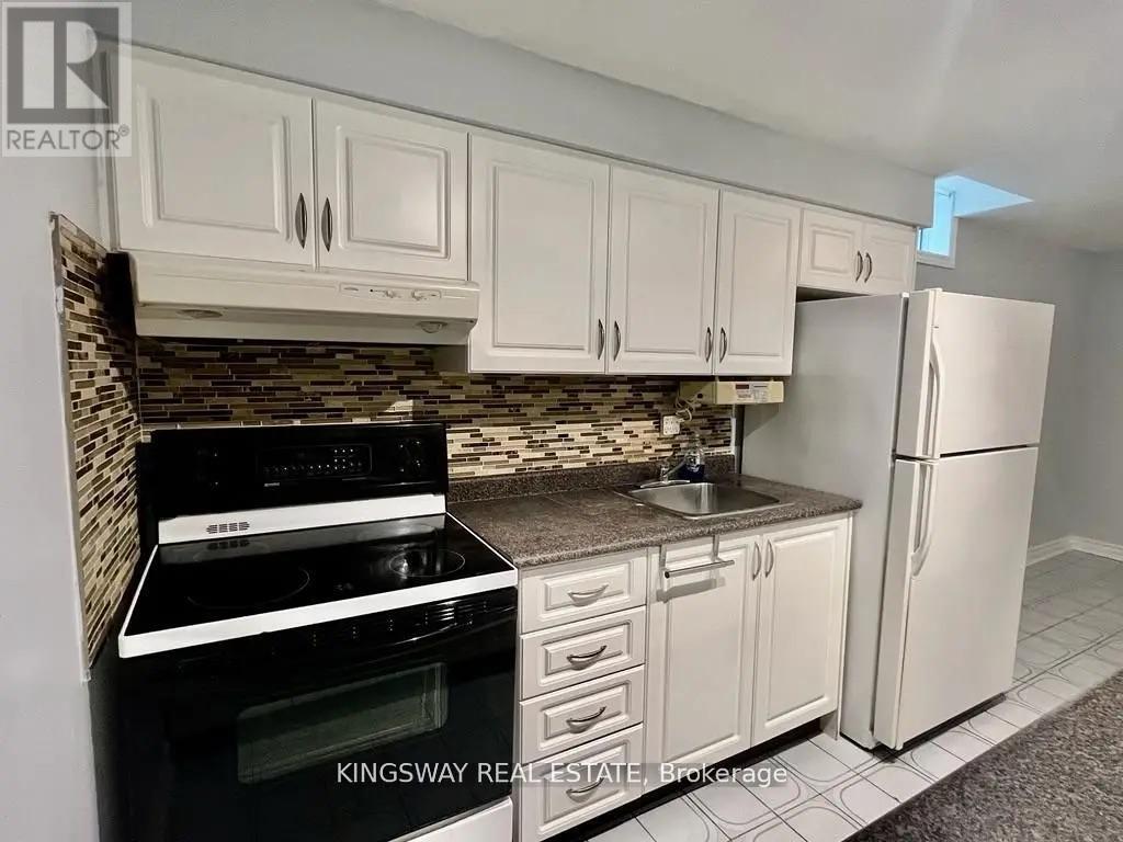 325 Salisbury Lane, Newmarket, Ontario  L3Y 8A6 - Photo 17 - N12512858