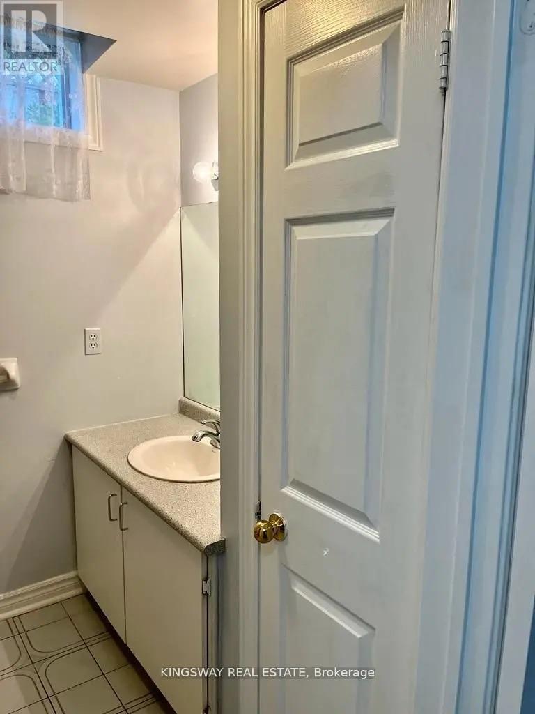 325 Salisbury Lane, Newmarket, Ontario  L3Y 8A6 - Photo 21 - N12512858