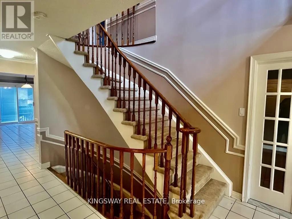 325 Salisbury Lane, Newmarket, Ontario  L3Y 8A6 - Photo 8 - N12512858