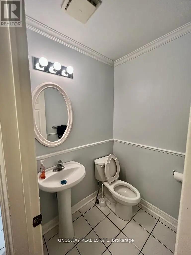 325 Salisbury Lane, Newmarket, Ontario  L3Y 8A6 - Photo 9 - N12512858