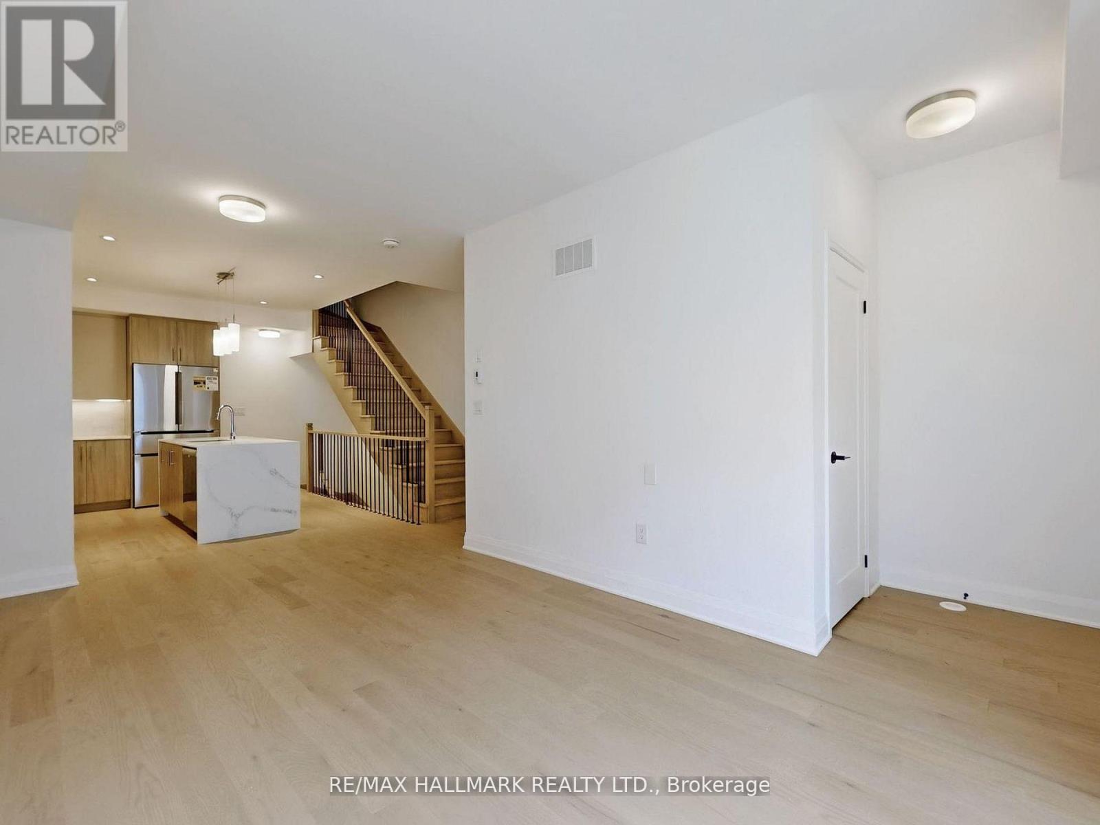 126 Alton Crescent, Vaughan, Ontario  L4J 0M1 - Photo 4 - N12512870