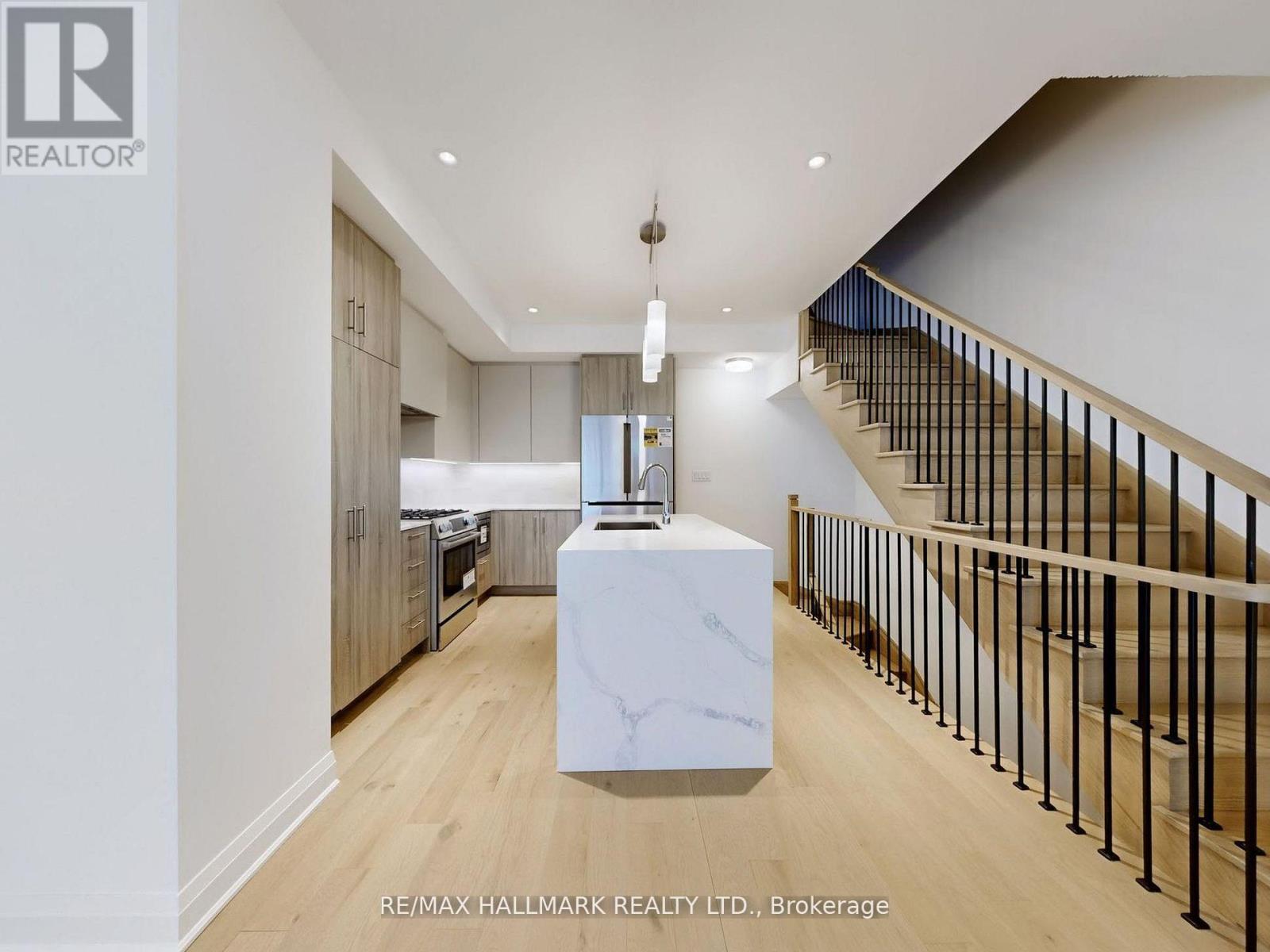 126 Alton Crescent, Vaughan, Ontario  L4J 0M1 - Photo 5 - N12512870