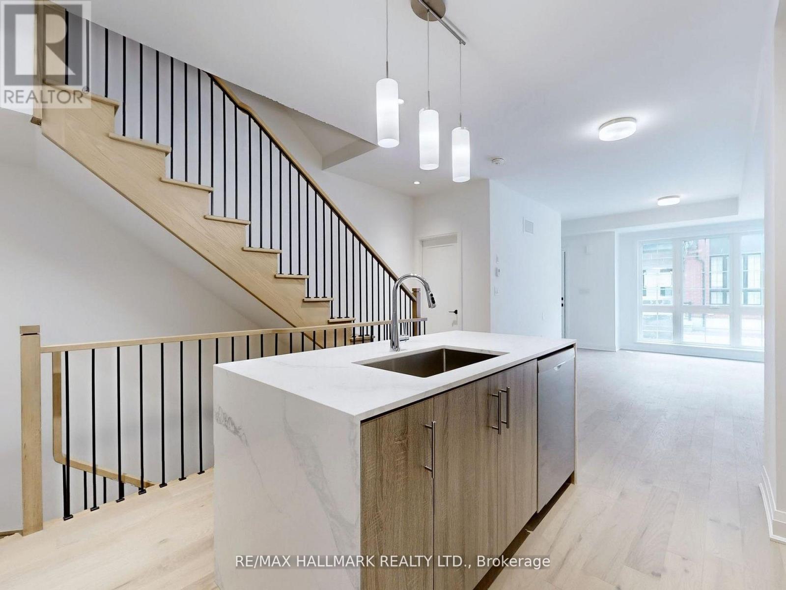 126 Alton Crescent, Vaughan, Ontario  L4J 0M1 - Photo 7 - N12512870