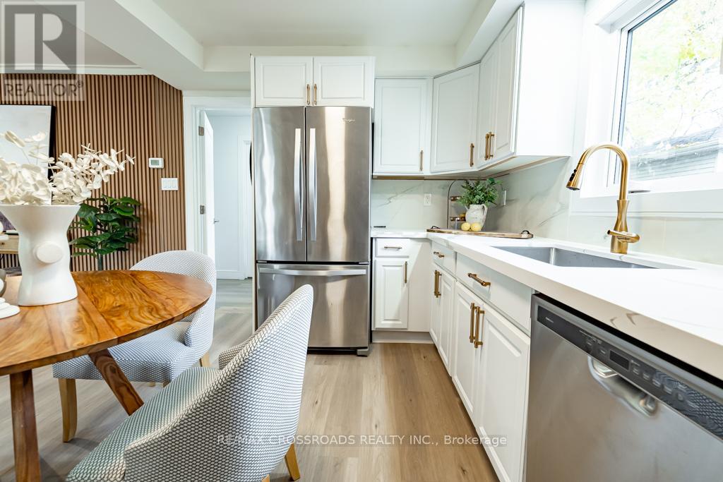 267 Pine Beach Drive, Georgina, Ontario  L4P 2V7 - Photo 17 - N12512892