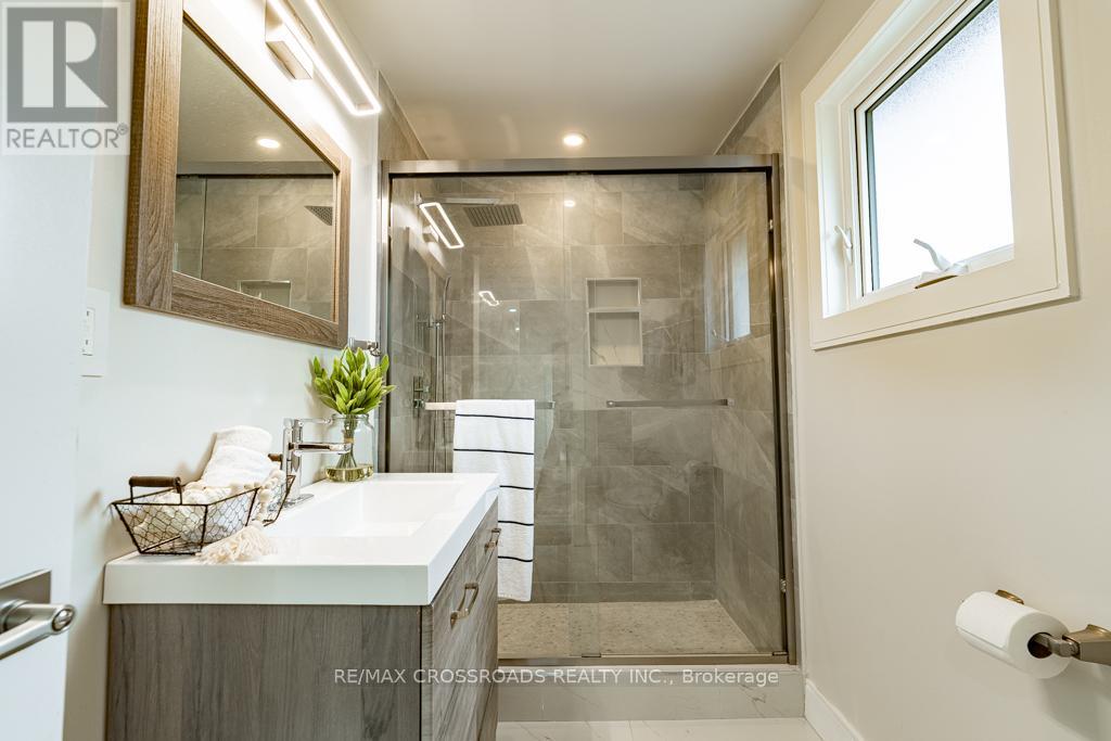 267 Pine Beach Drive, Georgina, Ontario  L4P 2V7 - Photo 19 - N12512892