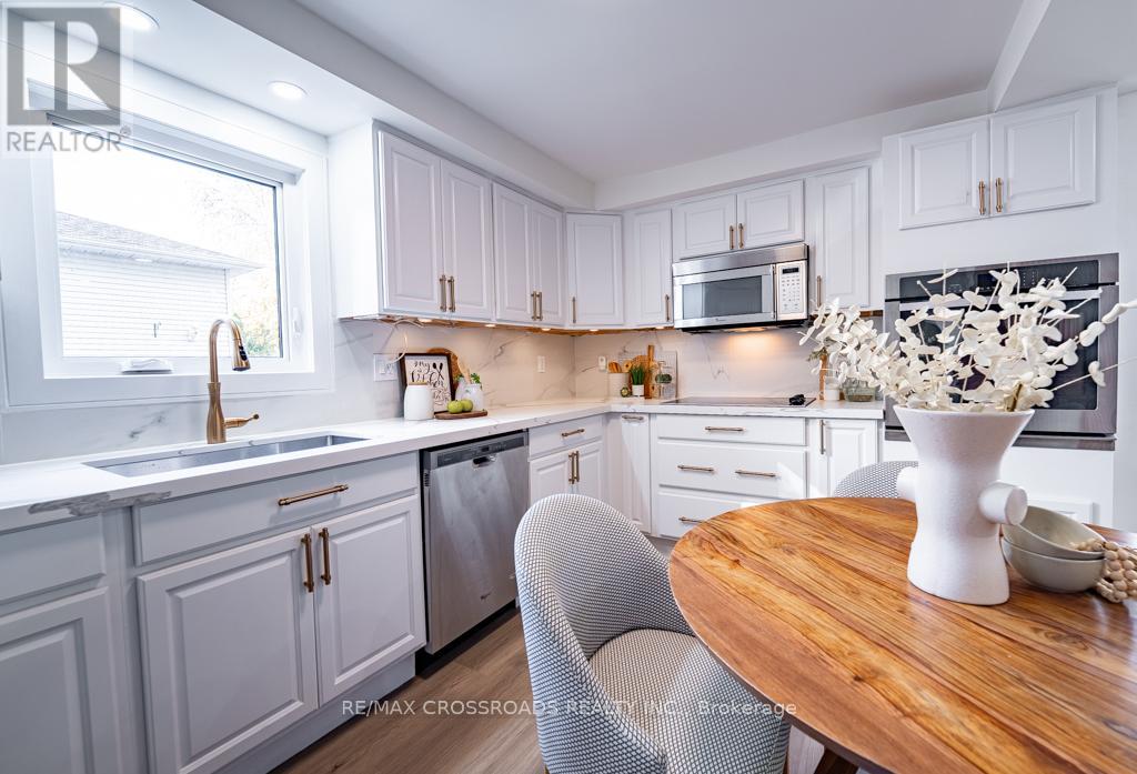 267 Pine Beach Drive, Georgina, Ontario  L4P 2V7 - Photo 24 - N12512892