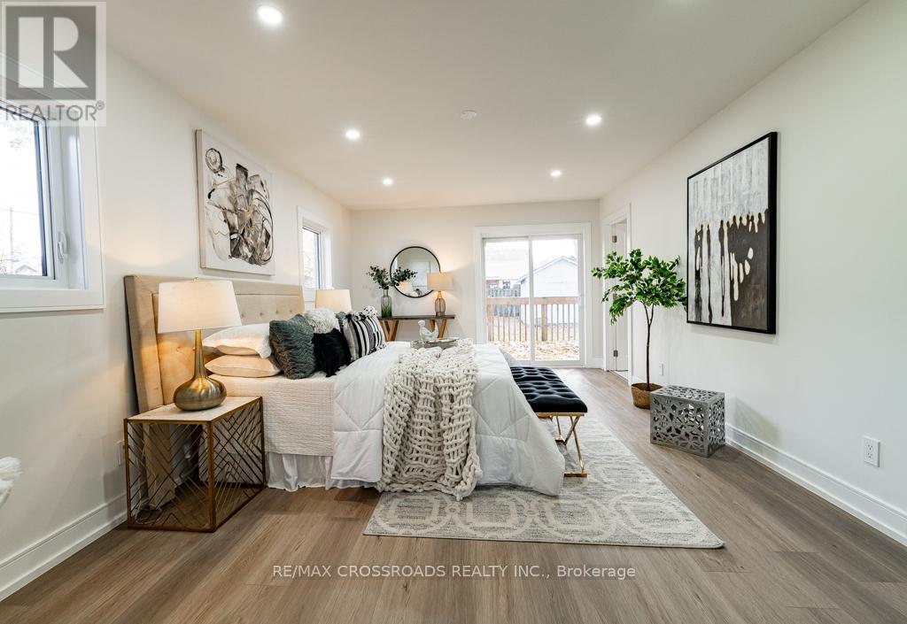 267 Pine Beach Drive, Georgina, Ontario  L4P 2V7 - Photo 4 - N12512892