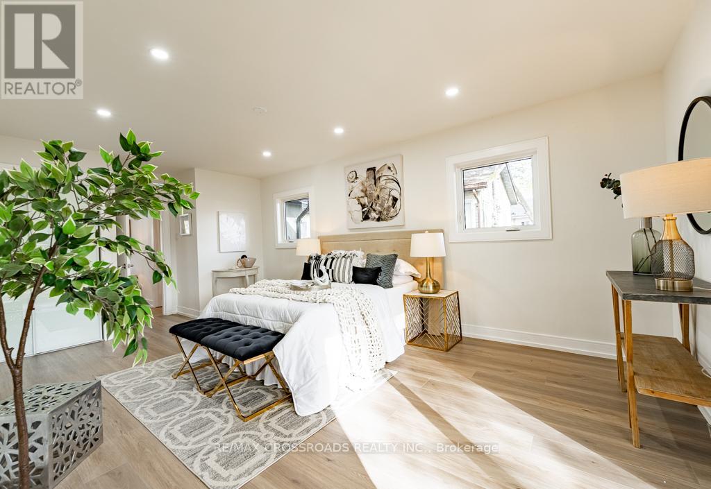 267 Pine Beach Drive, Georgina, Ontario  L4P 2V7 - Photo 5 - N12512892