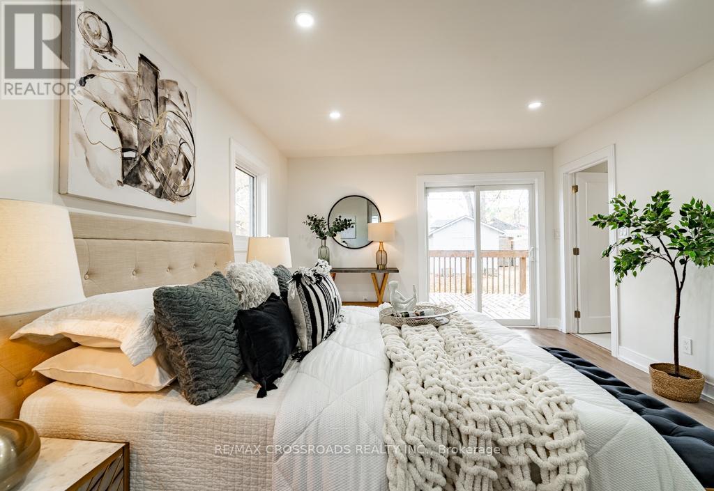 267 Pine Beach Drive, Georgina, Ontario  L4P 2V7 - Photo 6 - N12512892