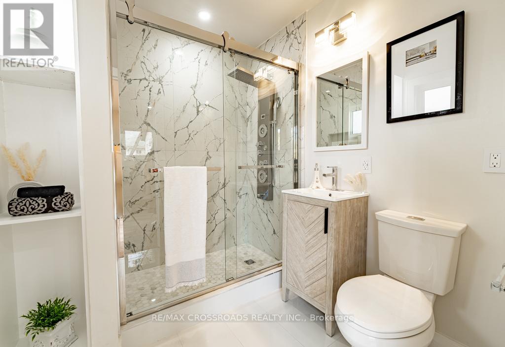 267 Pine Beach Drive, Georgina, Ontario  L4P 2V7 - Photo 9 - N12512892