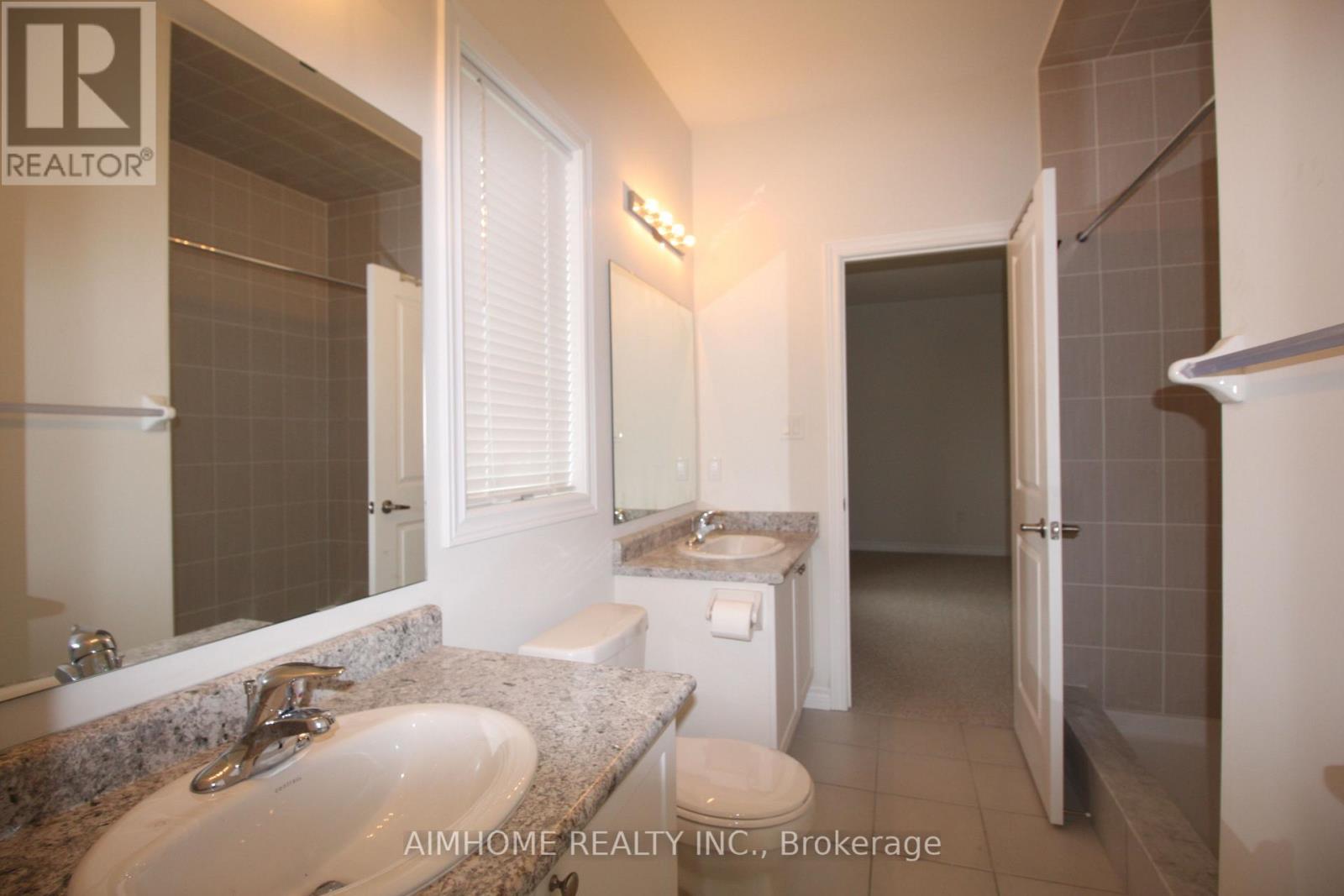 79 Mitchell Place, Newmarket, Ontario  L3Y 0C7 - Photo 19 - N12512894