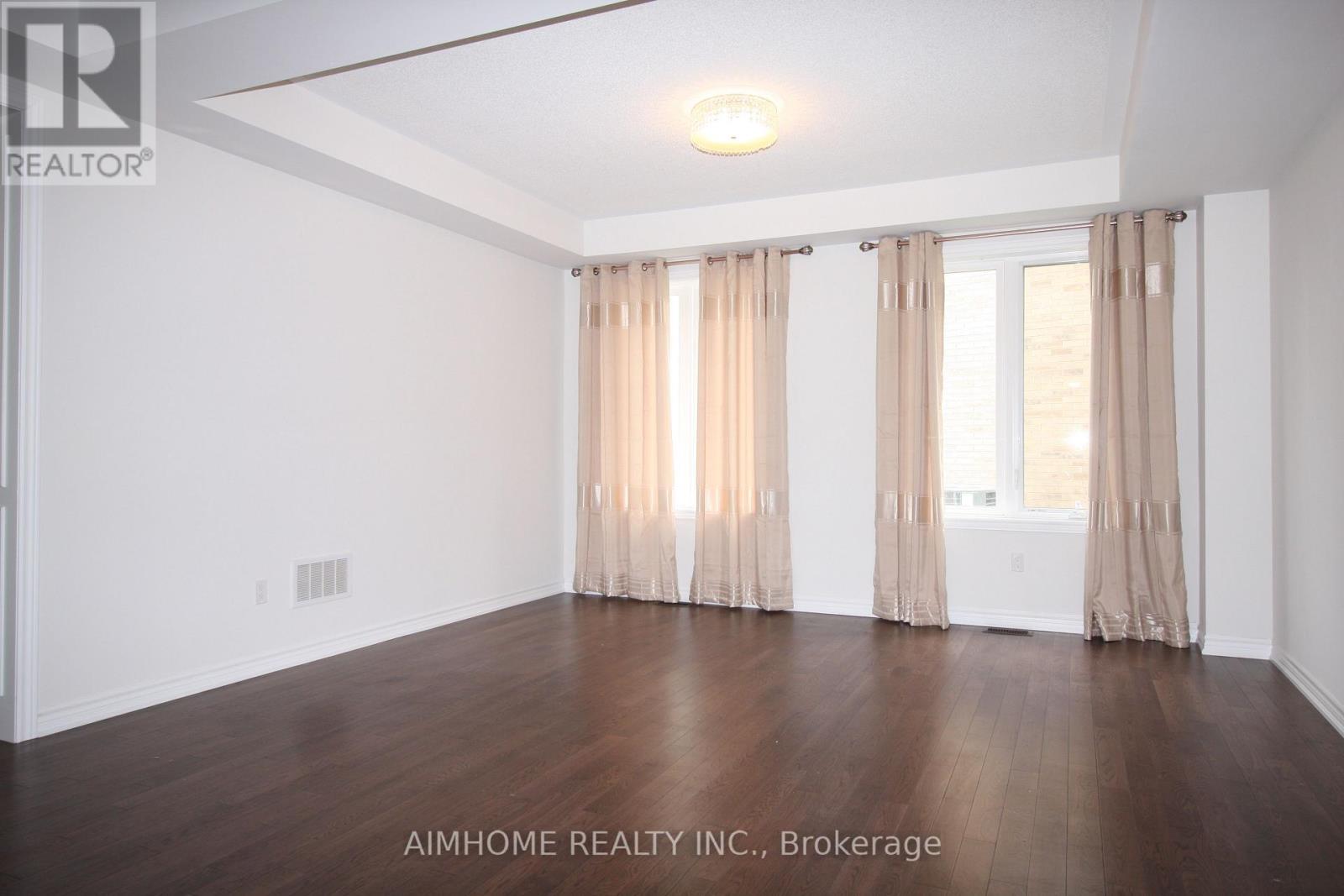 79 Mitchell Place, Newmarket, Ontario  L3Y 0C7 - Photo 3 - N12512894