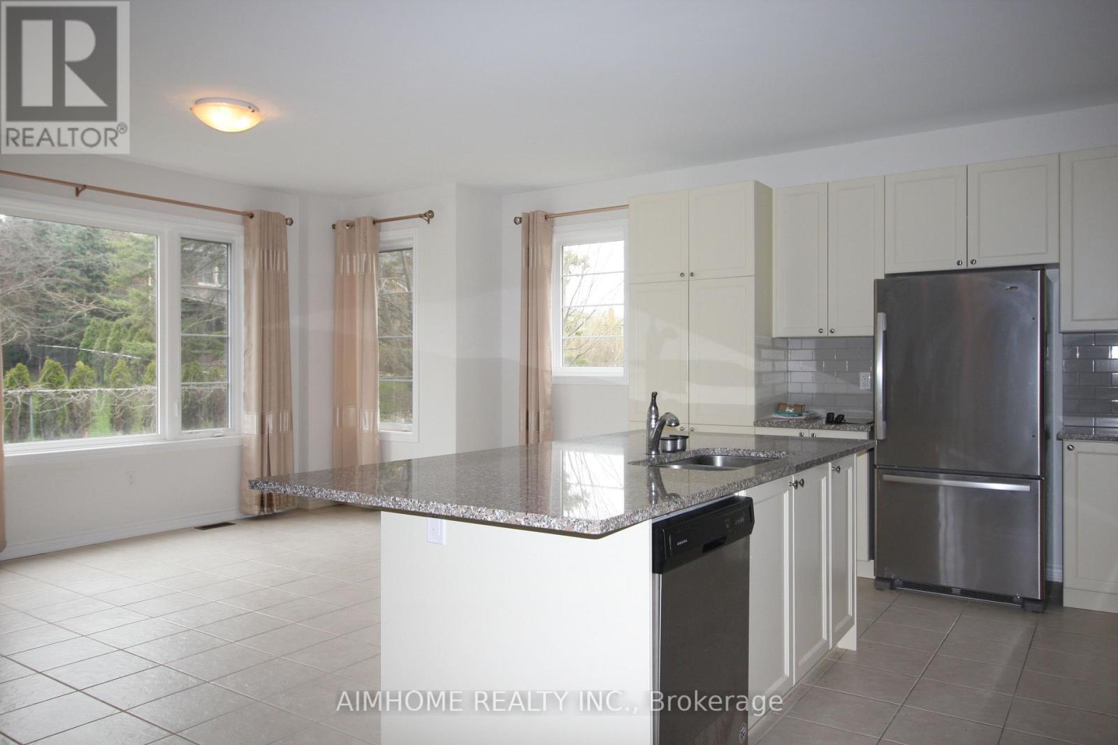 79 Mitchell Place, Newmarket, Ontario  L3Y 0C7 - Photo 4 - N12512894