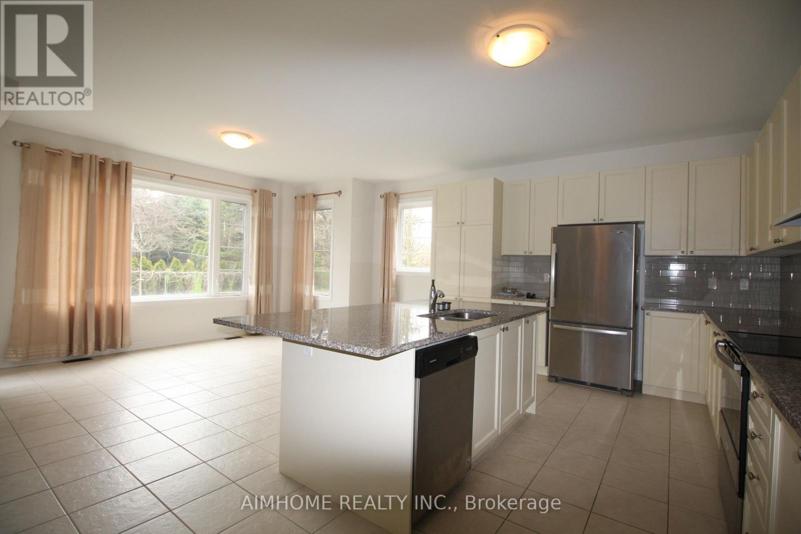 79 Mitchell Place, Newmarket, Ontario  L3Y 0C7 - Photo 5 - N12512894