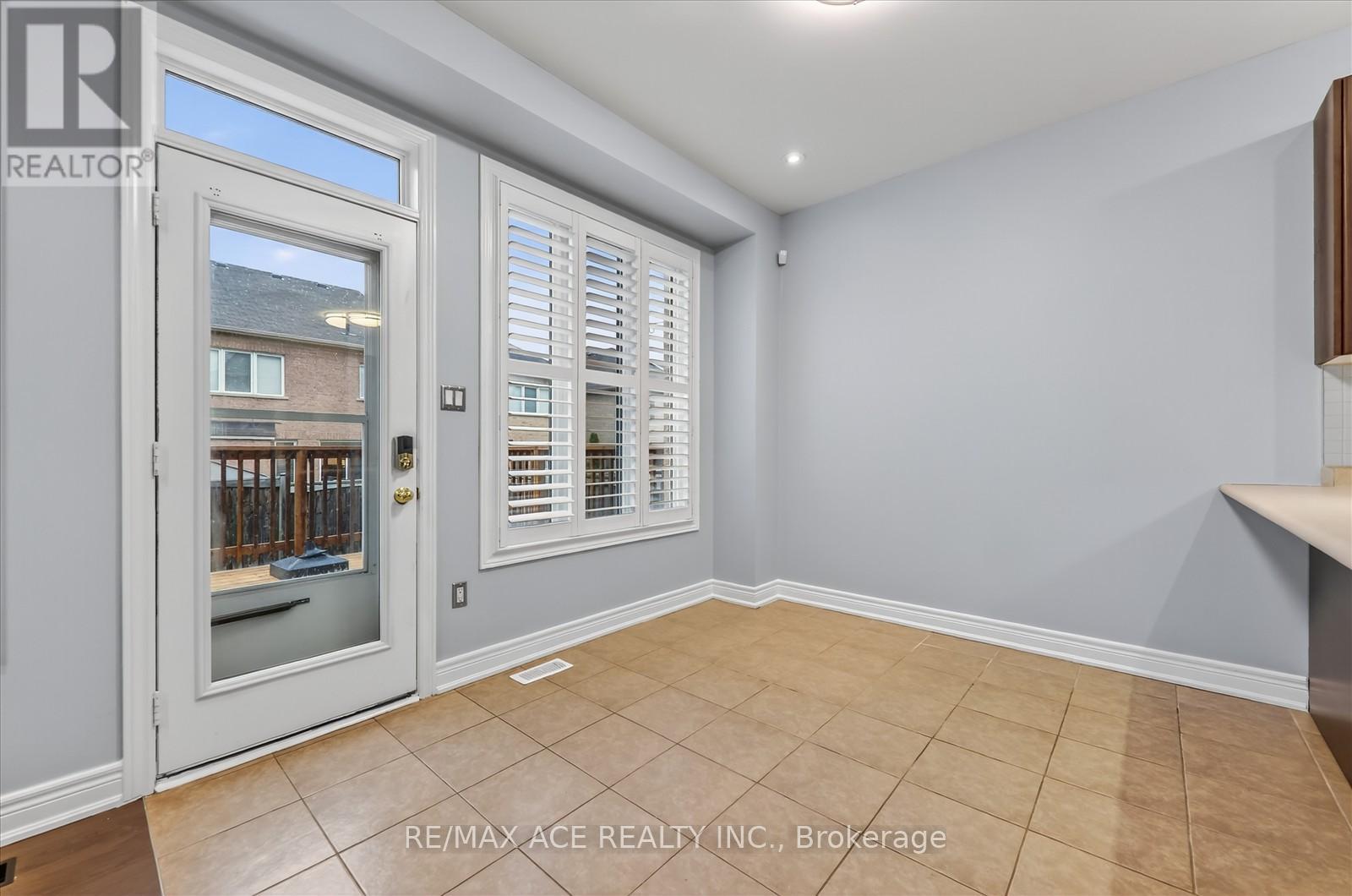 23 Grayleaf Drive, Whitchurch-Stouffville, Ontario  L4A 0V4 - Photo 12 - N12512940