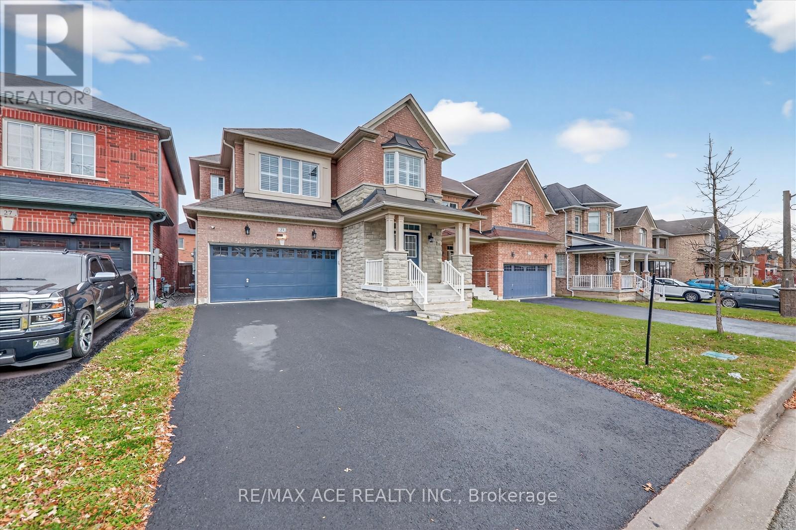 23 Grayleaf Drive, Whitchurch-Stouffville, Ontario  L4A 0V4 - Photo 2 - N12512940