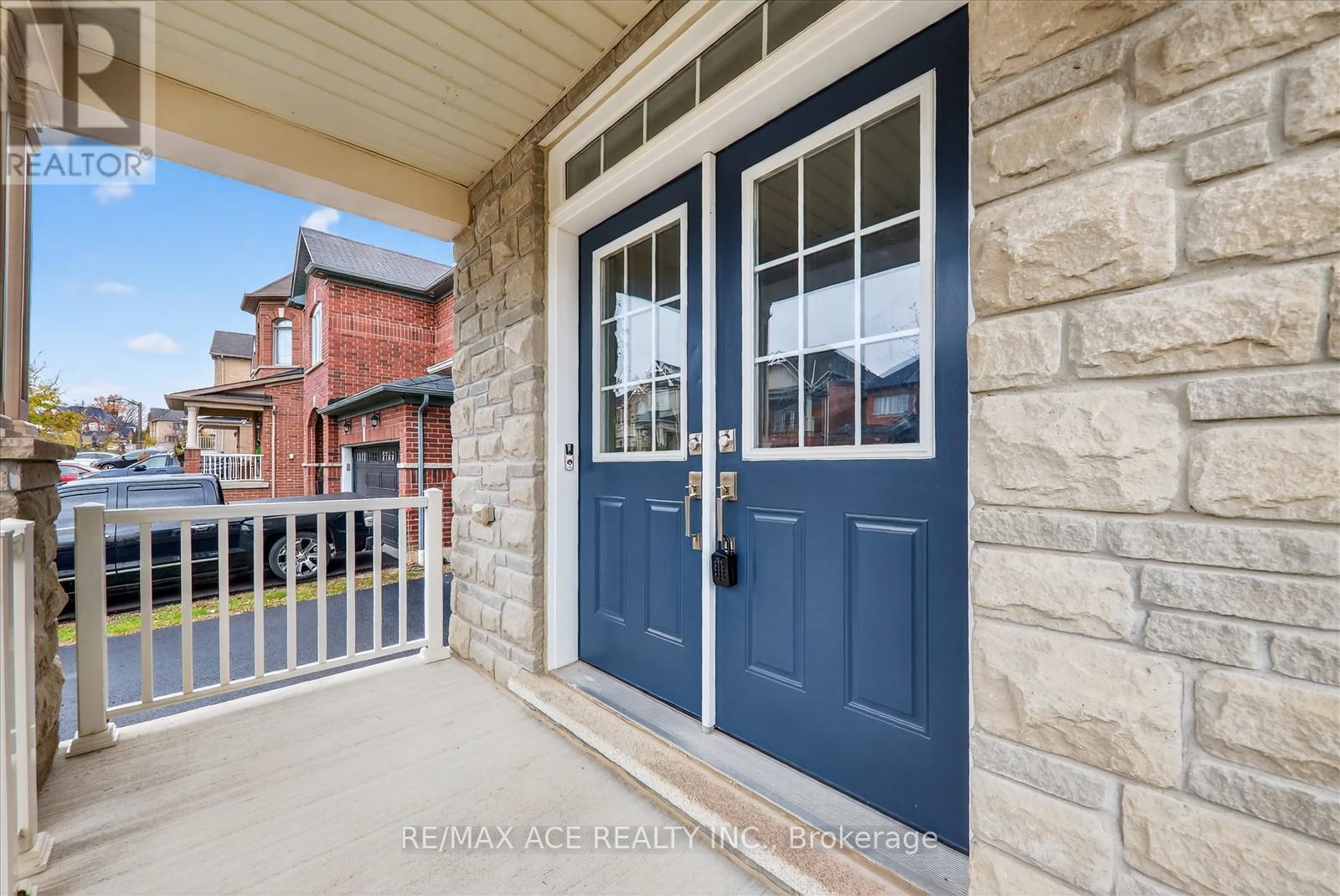 23 Grayleaf Drive, Whitchurch-Stouffville, Ontario  L4A 0V4 - Photo 4 - N12512940