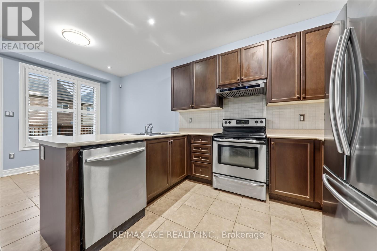 23 Grayleaf Drive, Whitchurch-Stouffville, Ontario  L4A 0V4 - Photo 9 - N12512940